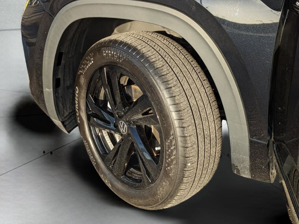 2025 Volkswagen Atlas Cross Sport 2.0T SEL R-Line Black