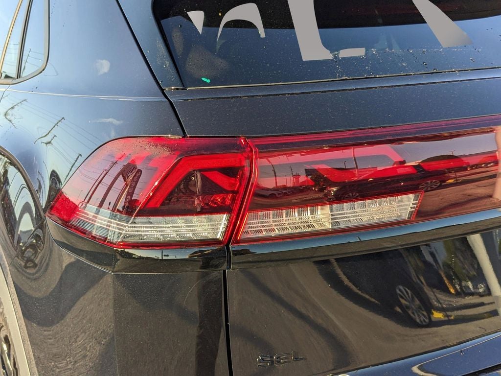 2025 Volkswagen Atlas Cross Sport 2.0T SEL R-Line Black