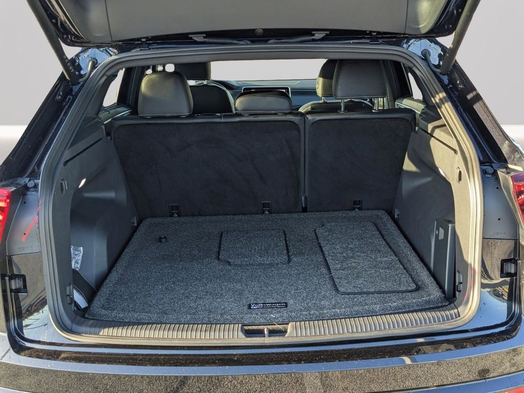 2025 Volkswagen Atlas Cross Sport 2.0T SEL R-Line Black