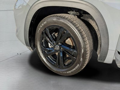 2025 Volkswagen Atlas Cross Sport 2.0T SEL R-Line Black