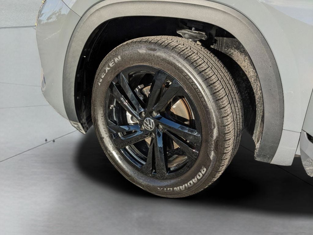 2025 Volkswagen Atlas Cross Sport 2.0T SEL R-Line Black