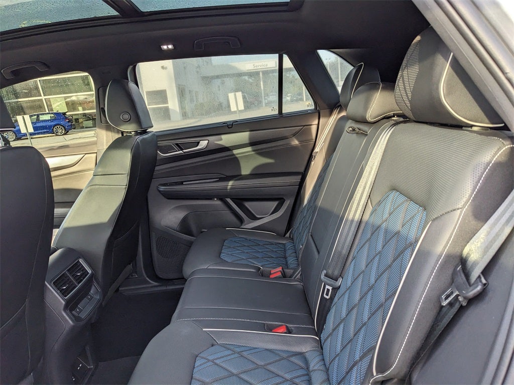 2025 Volkswagen Atlas Cross Sport 2.0T SEL Premium R-Line