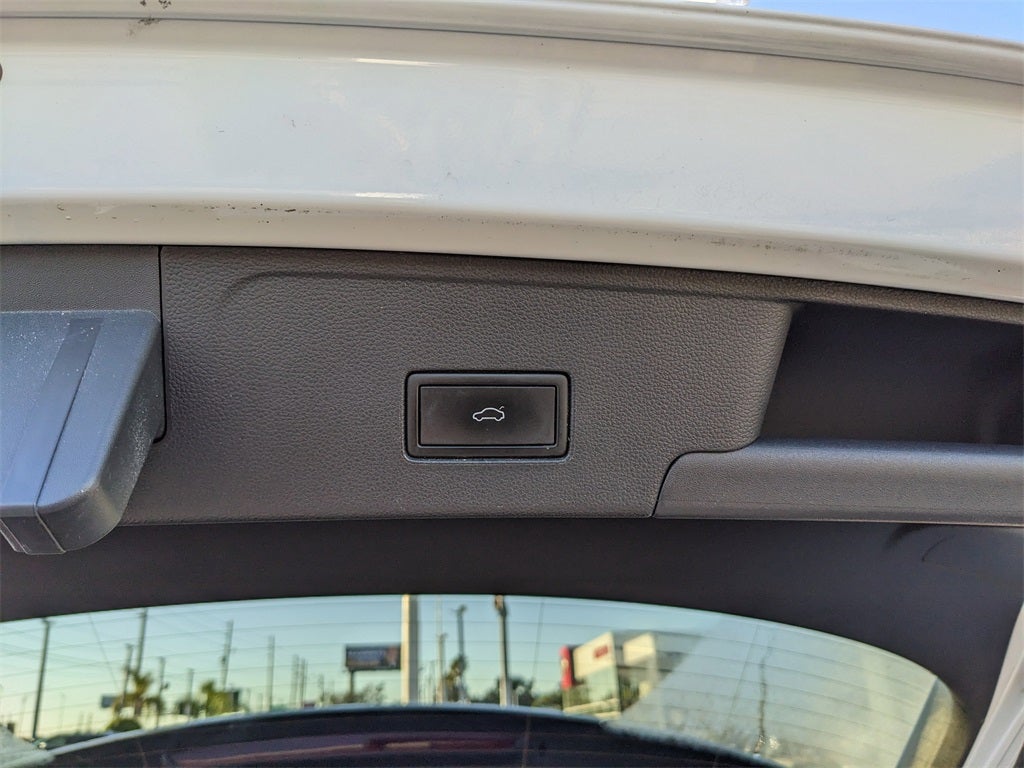 2022 Volkswagen Atlas Cross Sport 2.0T SE w/Technology