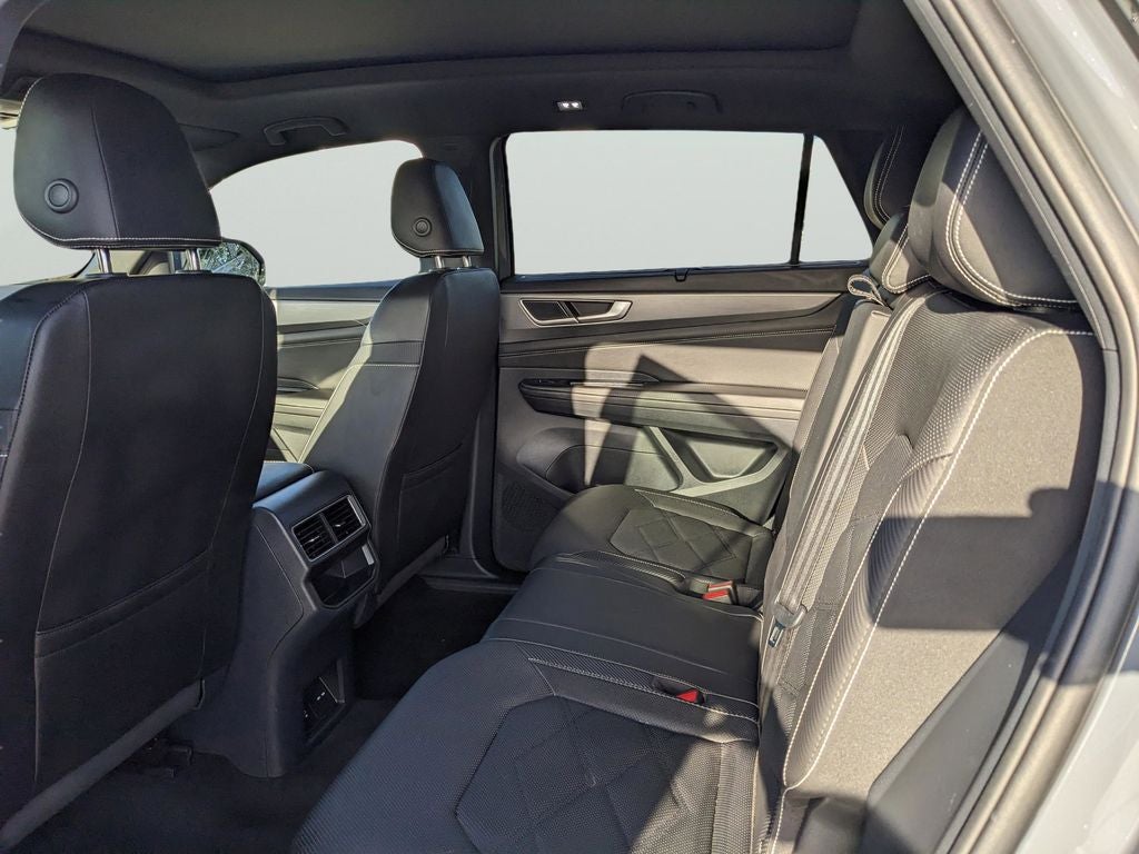 2025 Volkswagen Atlas Cross Sport 2.0T SE w/Technology