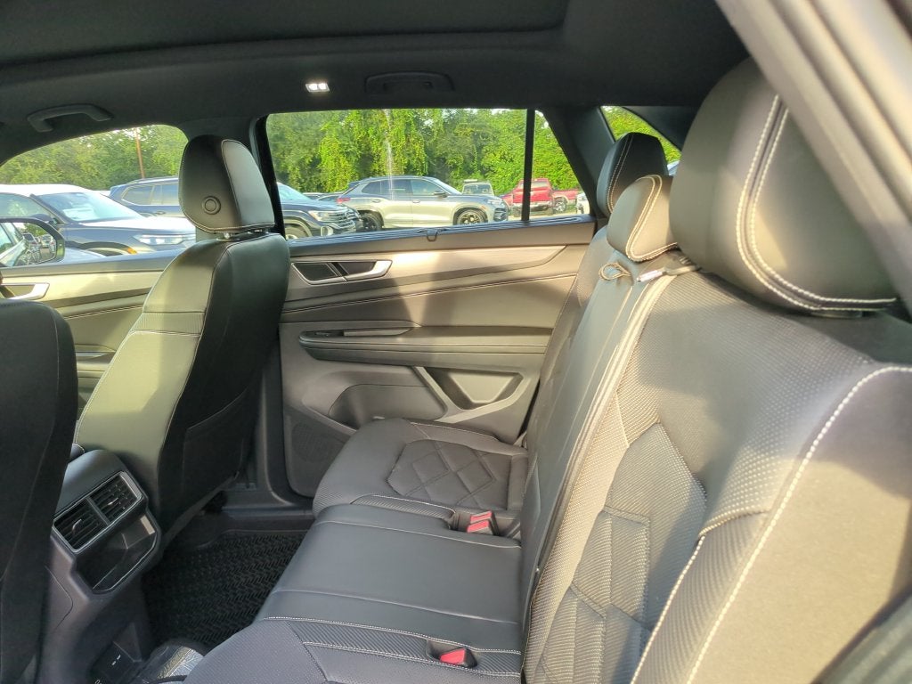 2024 Volkswagen Atlas Cross Sport 2.0T SE w/Technology