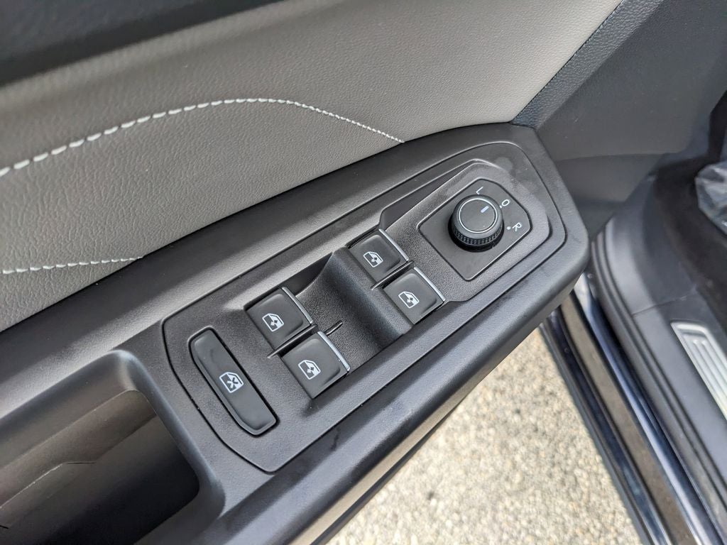 2023 Volkswagen Atlas Cross Sport 2.0T SEL R-Line