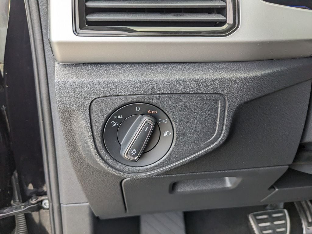 2023 Volkswagen Atlas Cross Sport 2.0T SEL R-Line