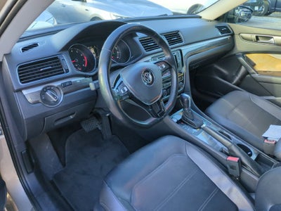 2017 Volkswagen Passat 1.8T SE w/Technology