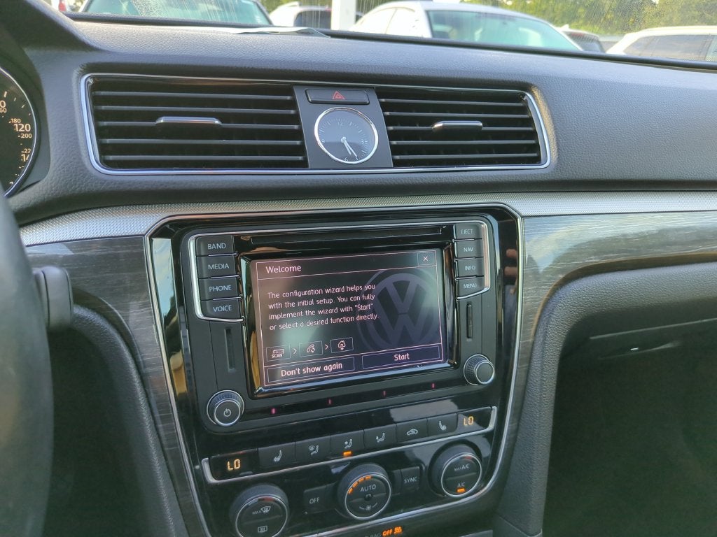 2017 Volkswagen Passat 1.8T SE w/Technology