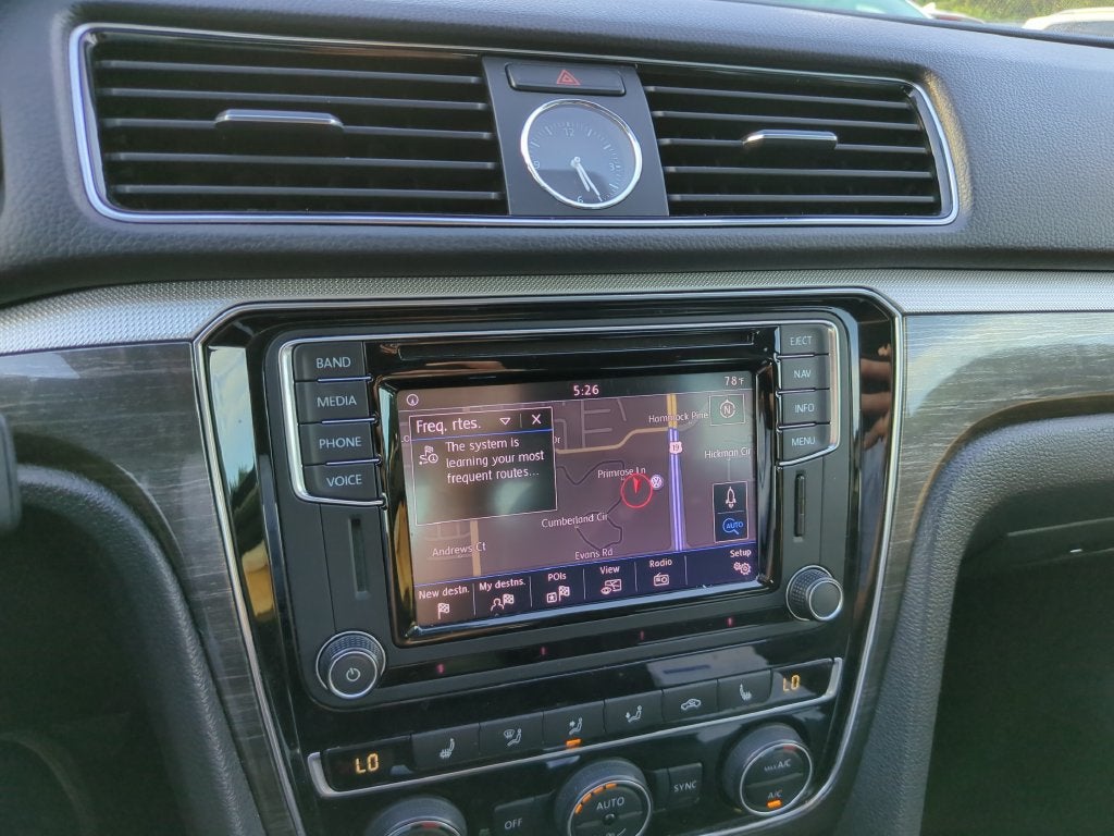 2017 Volkswagen Passat 1.8T SE w/Technology