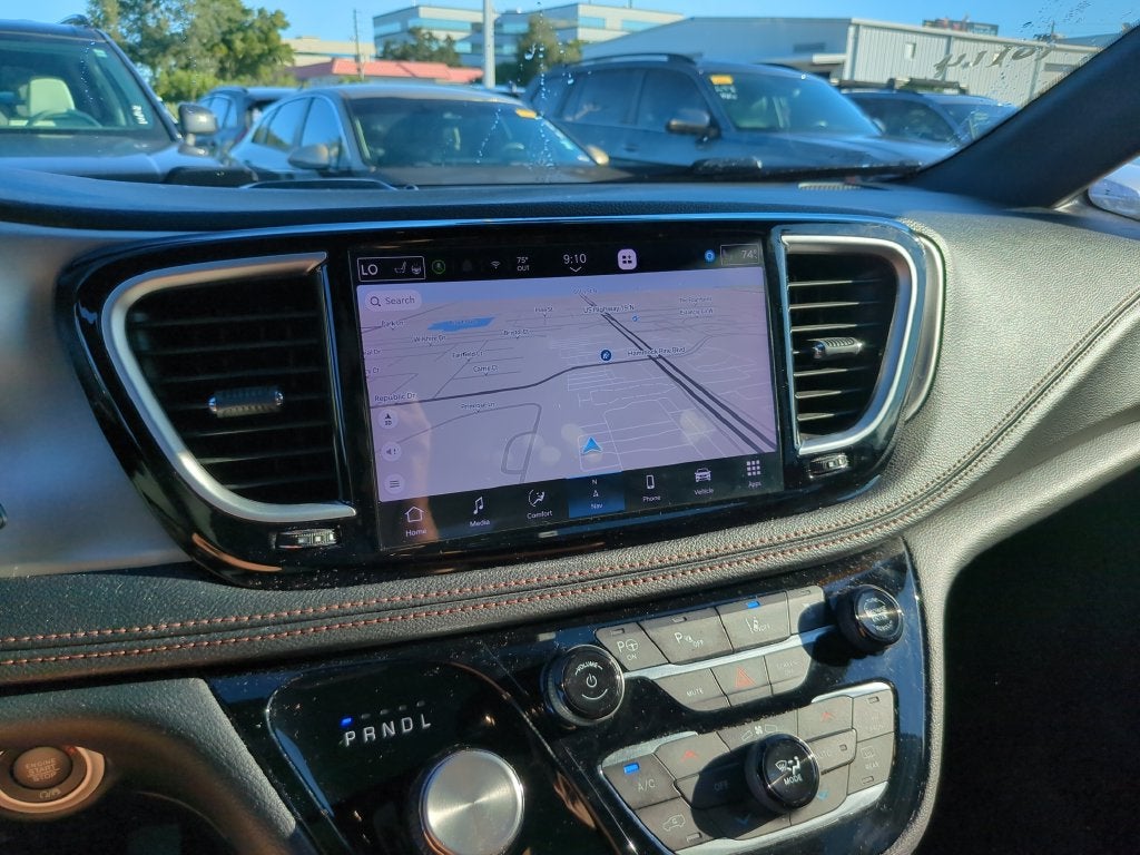 2024 Chrysler Pacifica Hybrid Pinnacle