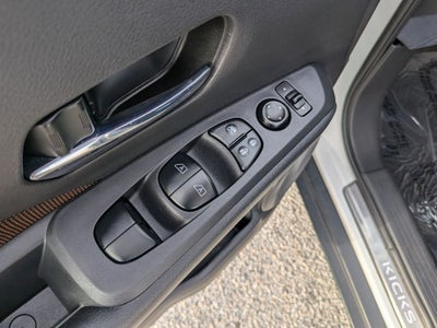 2021 Nissan Kicks SR