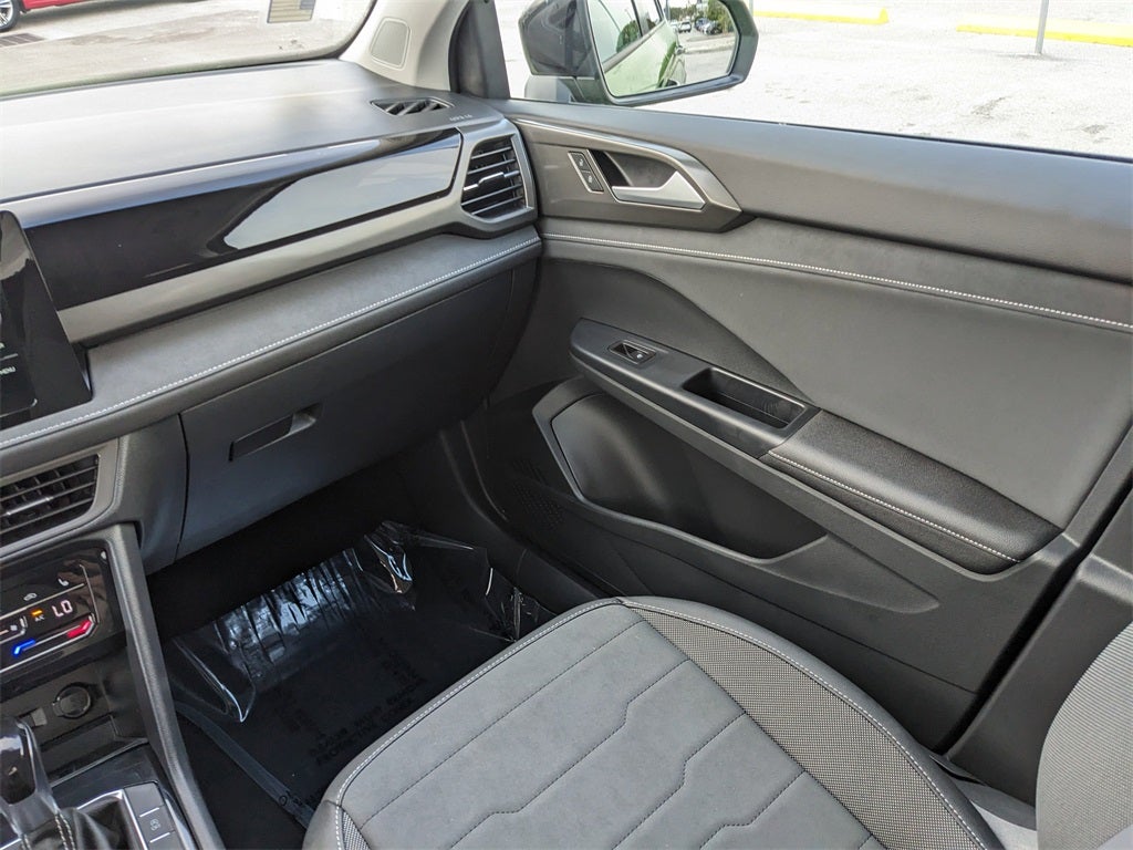 2025 Volkswagen Taos 1.5T SE Black