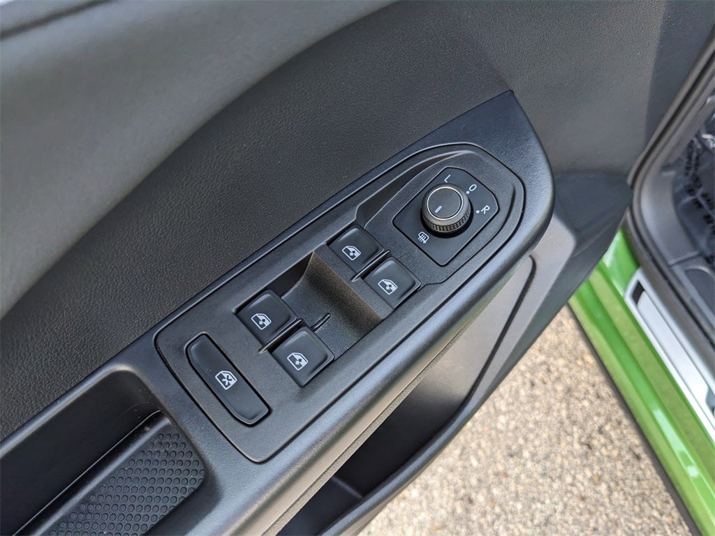 2025 Volkswagen Taos 1.5T SE Black