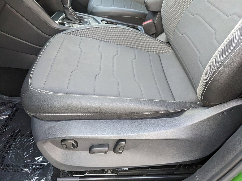 2025 Volkswagen Taos 1.5T SE Black