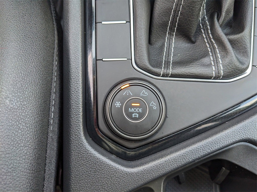 2025 Volkswagen Taos 1.5T SE Black