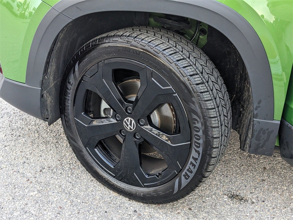 2025 Volkswagen Taos 1.5T SE Black