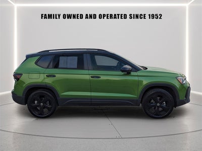 2025 Volkswagen Taos 1.5T SE Black