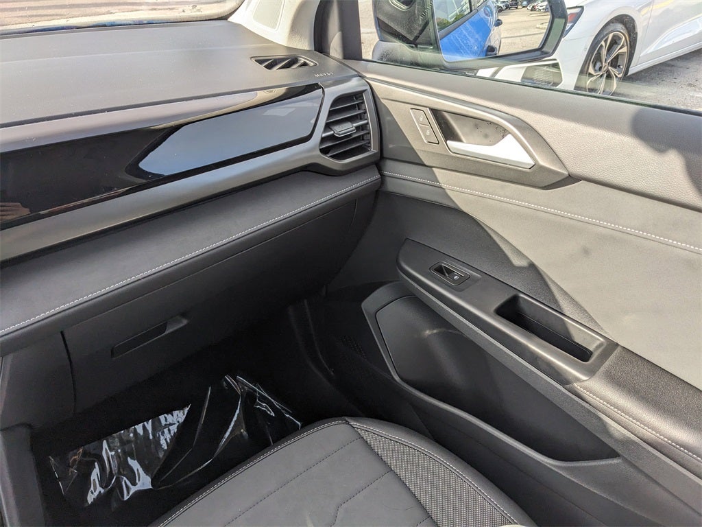 2025 Volkswagen Taos 1.5T SE Black