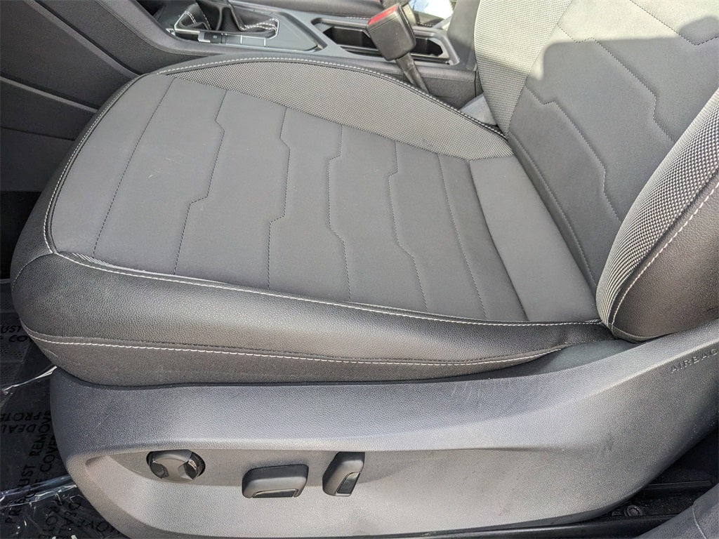 2025 Volkswagen Taos 1.5T SE Black