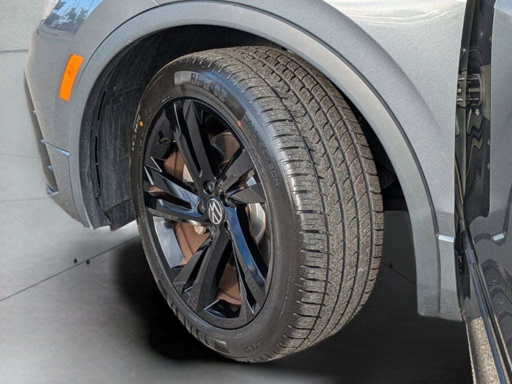2023 Volkswagen Tiguan 2.0T SE R-Line Black