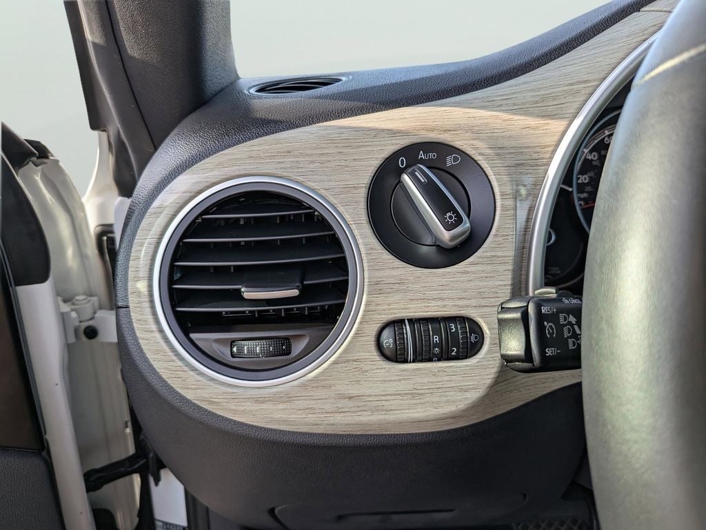2018 Volkswagen Beetle 2.0T Coast