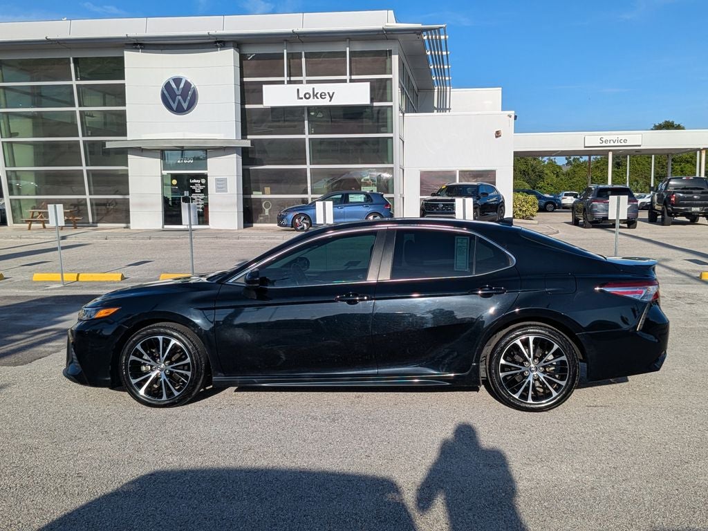 2020 Toyota Camry SE