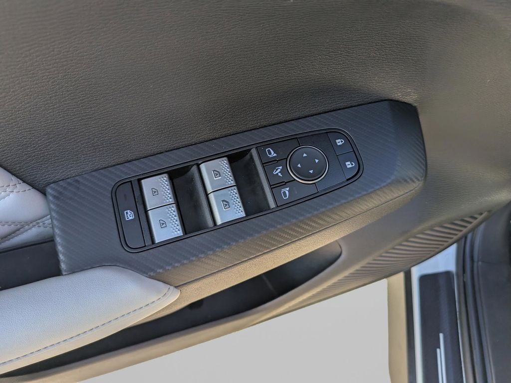 2024 Mitsubishi Outlander Base