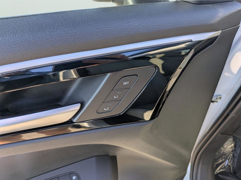 2024 Mitsubishi Outlander Base