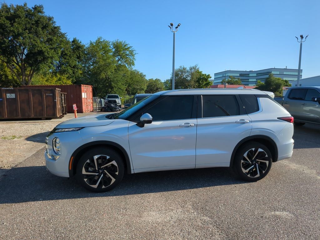 2024 Mitsubishi Outlander Base