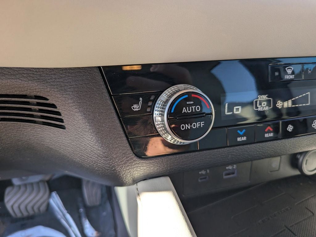 2024 Mitsubishi Outlander Base