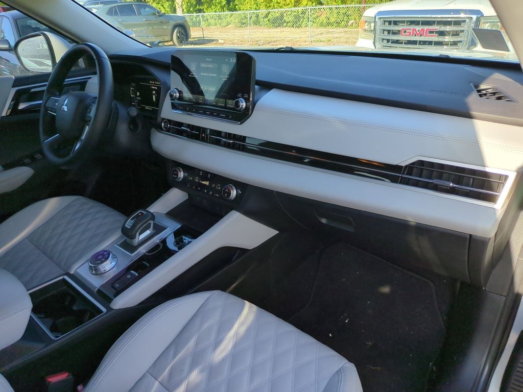 2024 Mitsubishi Outlander Base