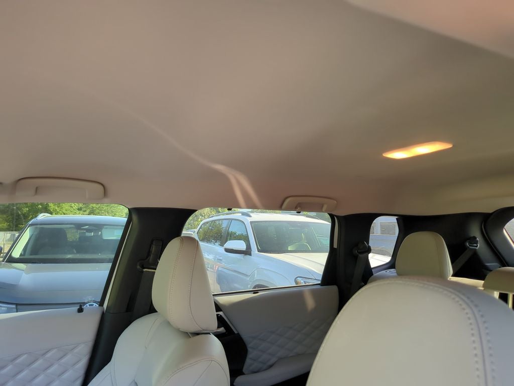 2024 Mitsubishi Outlander Base