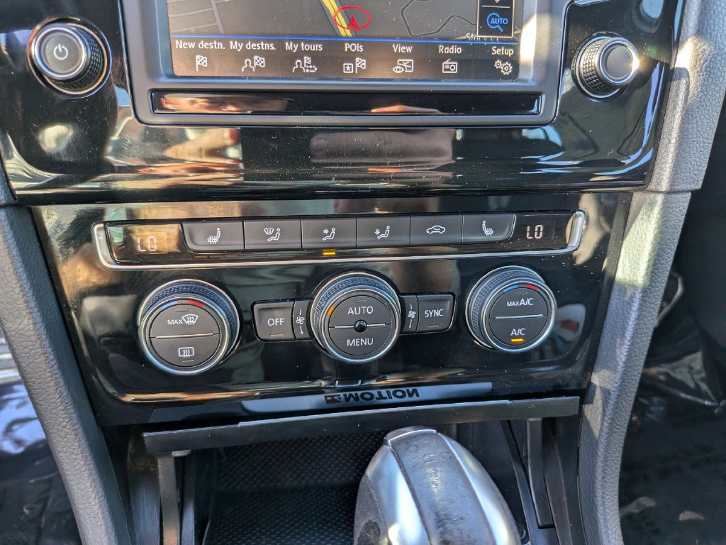 2016 Volkswagen Golf R DCC & Navigation 4Motion 4Motion