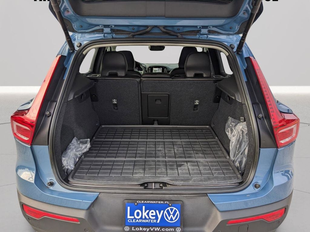 2023 Volvo XC40 B5 Plus Bright Theme