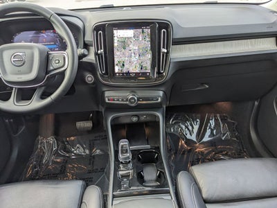 2023 Volvo XC40 B5 Plus Bright Theme