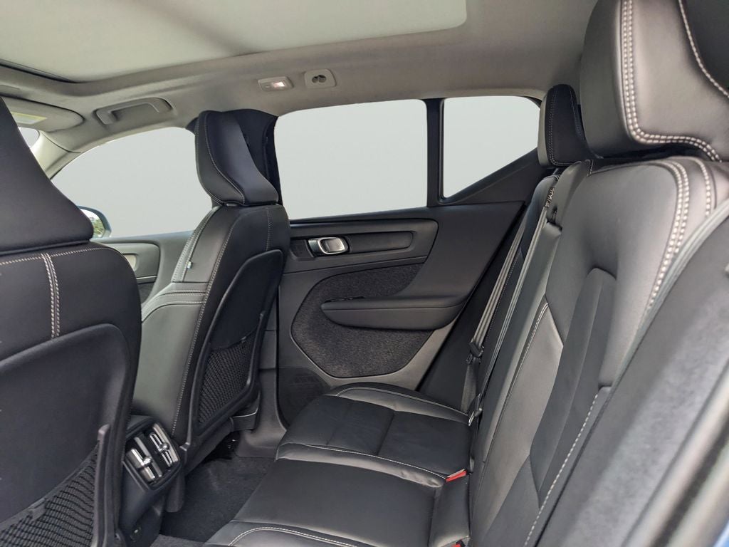 2023 Volvo XC40 B5 Plus Bright Theme
