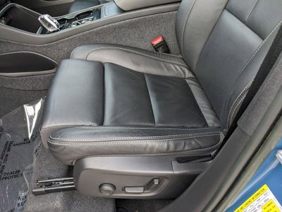 2023 Volvo XC40 B5 Plus Bright Theme