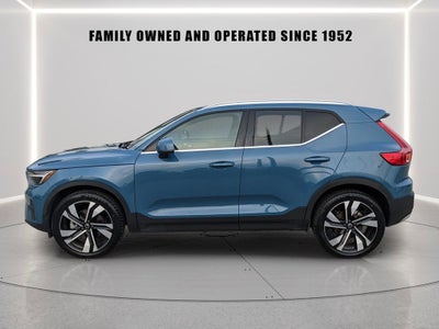 2023 Volvo XC40 B5 Plus Bright Theme