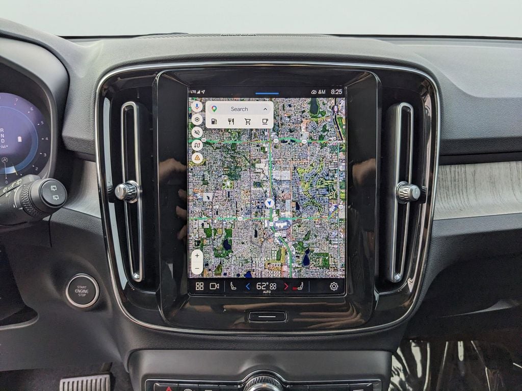 2023 Volvo XC40 B5 Plus Bright Theme