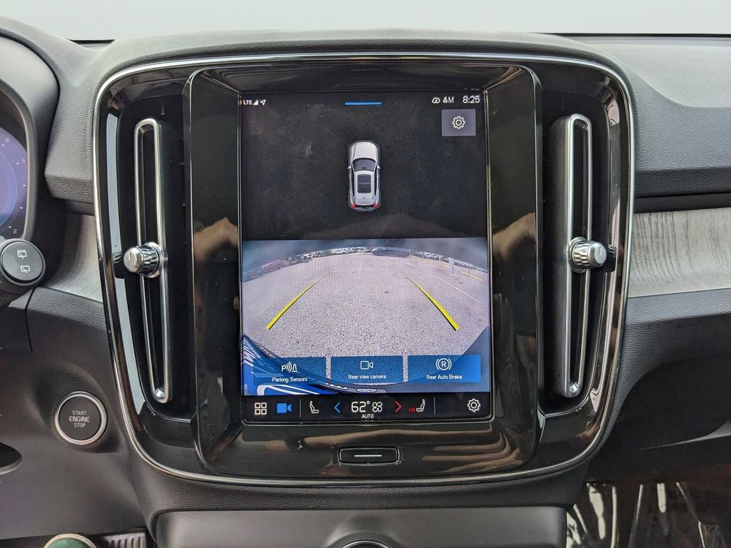 2023 Volvo XC40 B5 Plus Bright Theme