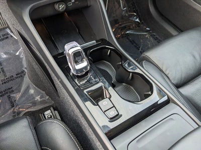 2023 Volvo XC40 B5 Plus Bright Theme