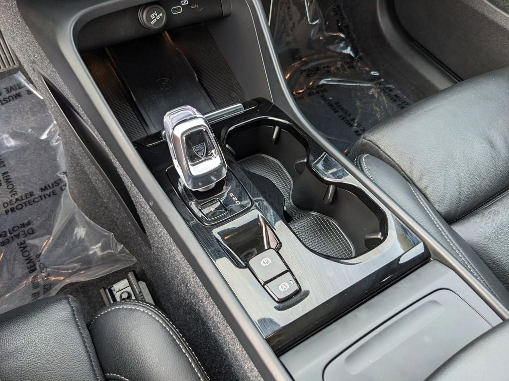 2023 Volvo XC40 B5 Plus Bright Theme