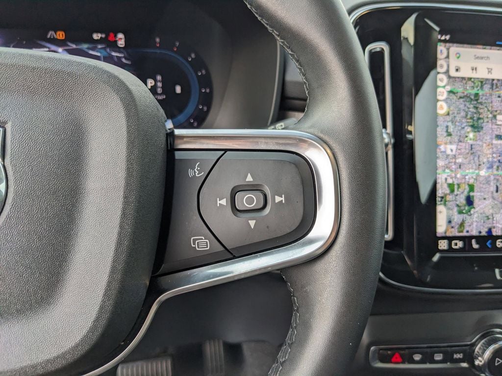 2023 Volvo XC40 B5 Plus Bright Theme