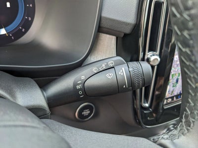 2023 Volvo XC40 B5 Plus Bright Theme