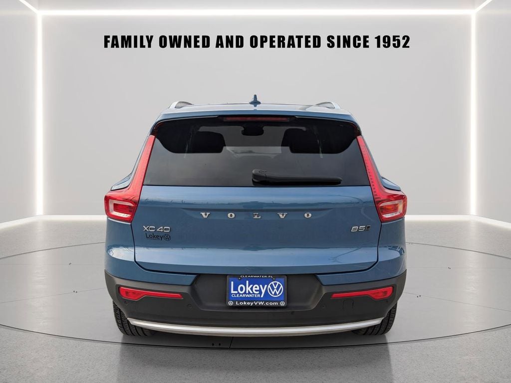 2023 Volvo XC40 B5 Plus Bright Theme