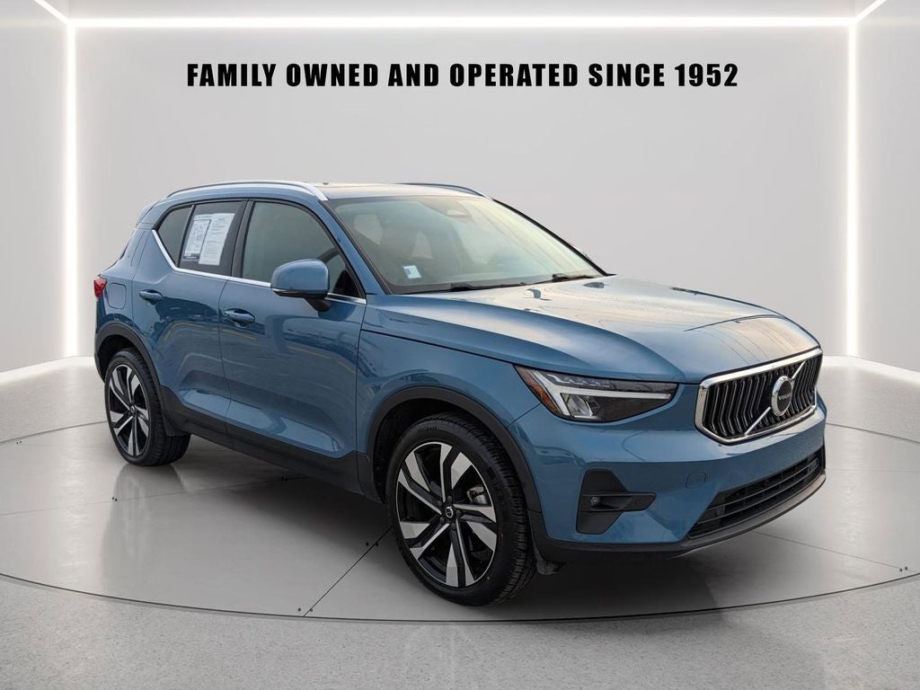 2023 Volvo XC40 B5 Plus Bright Theme