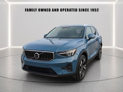 2023 Volvo XC40 B5 Plus Bright Theme