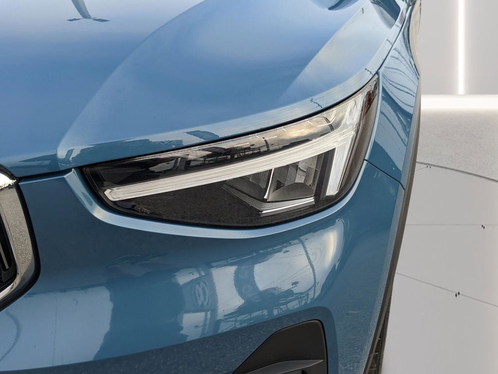 2023 Volvo XC40 B5 Plus Bright Theme