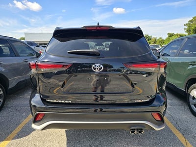 2024 Toyota Highlander LE